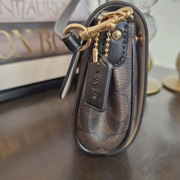 Coach Signature Reversable Black and Brown Crossbody Bag - Picture 4 of 14